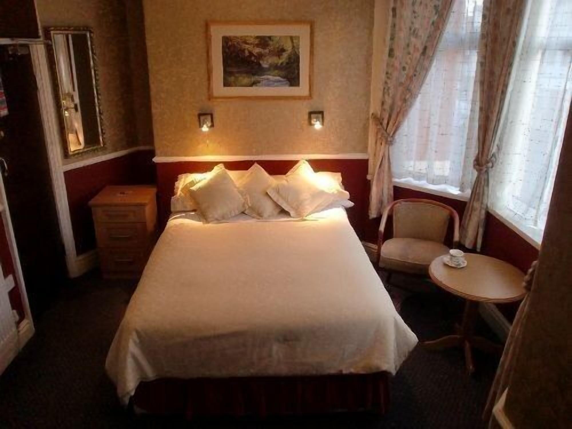 The Moores - Blackpool — Photos 2