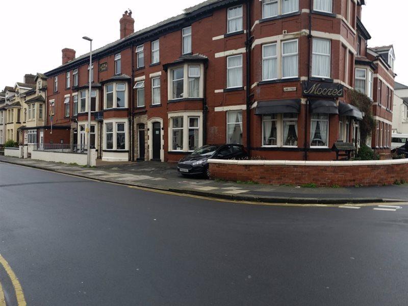 The Moores - Blackpool — Photos 3
